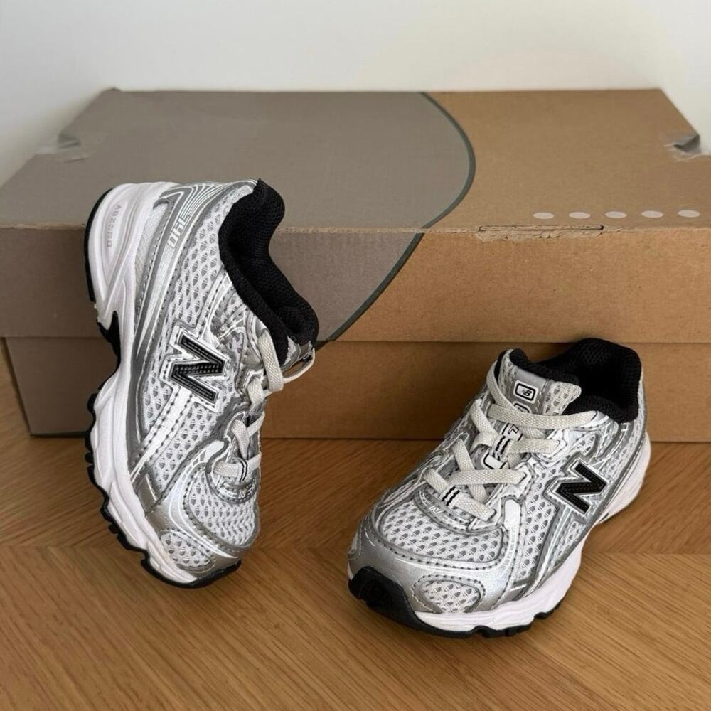 New Balance 740 Bungee ‘Metallic Silver/Black’ Toddler Sneakers- SZ 6 C